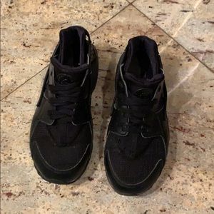 Nike Air Huarache Shoes Black/Black/Sail Size 3Y